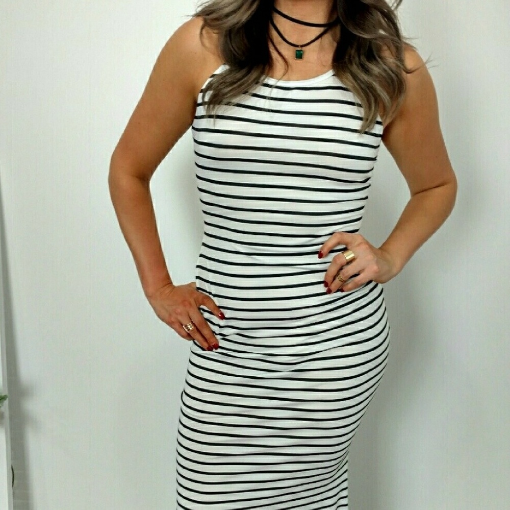 🌿BACKLESS MAXI DRESS - Picture 5 of 7